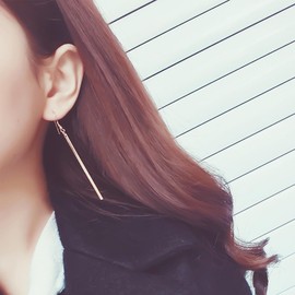 Yienate Vertical Long Bar Drop Earrings Gold Rod Dangle Earring Elegant Geometric Bar Pierced Linear Dangle Earrings Prom Earrings Jewellery for Women Girls, Metal