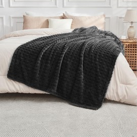 Wajade Faux Fur Blanket - Waffle Blanket - Comfort Luxurious Fluffy Cuddly Blanket - Soft Blanket for Couch and Bed - 127 x 178 cm - Black