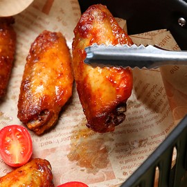 200 Pcs Deli Wax Paper Sheets for Food Basket Liners 10 x 10 Inch Old Newspaper Style Printed Greaseproof Deli Paper for Wrapping Breads Burgers French Fries Sandwiches (Brown)