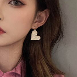 Yienate Boho Pearl Heart Dangle Drop Earrings Gold Baroque Pearl Earrings Heart Hoop Drop Earrings Pearl Stud Earrings Statement Wedding Prom Heart Earrings Jewellery for Women and Girls, Crystal