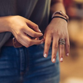 Mytys Silver 2 Tone Wide Statement Rings Vintage Cable Wire Crossover Chunky Band Rings for Women Men (rose gold, 7)