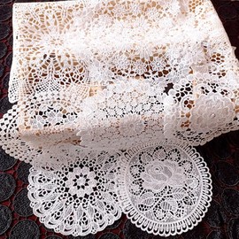 Yurosiay Pack of 2 White Lace Doilies Vintage Round Lace Coasters Handmade Crochet Tablecloth Elegant Flowers Embroidery Placemat Round Lace Table Mat Crocheted Tablecloth Poppy 40 cm