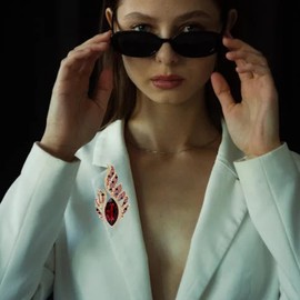 Rhinestone Feather Brooches for Women Men,Vintage Animal Peacock Pin Gold/Silver/Blue/ Crystal Diamond Lapel Pins Fashion Enamel Feather Leaf Brooch Elegant Dress Coat Pin Decor Wedding Christmas Birthday Jewelry (Red)