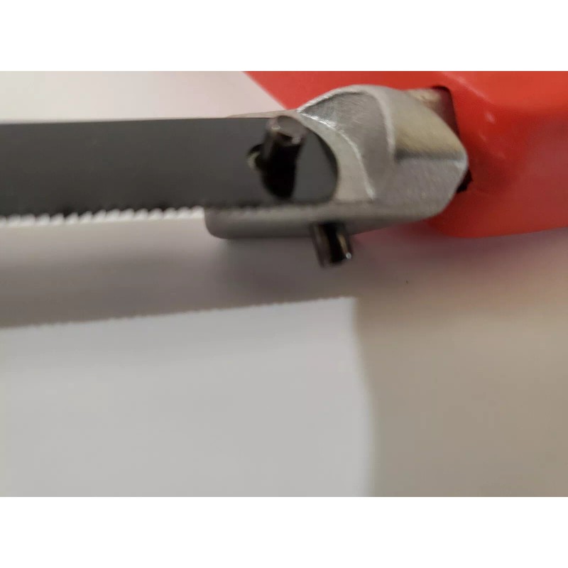 Snap-on Snap On Tools Bi-Mold Hacksaw Red+ includes 1 blade