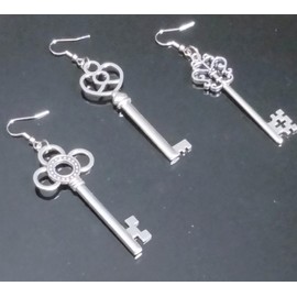 Sharron Renée DHARK RHED Antique Skeleton Key Earrings Bronze Silver Matte Rose Gold Chrome Clover Heart 3Ring Vintage Unisex Jewelry QTY: 1 Pair (Silver, Vintage)