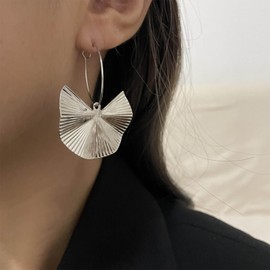 Yienate Gothic Huggie Hoop Earrings Silver Vintage Textured Leaf Drop Earrings Geometric Fan Dangle Earrings Minimalist Statement Prom Glossy Leaf Earrings Jewelry for Women and Girls