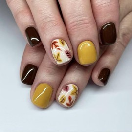 Fall Leaf Press on Nails Short Square Fake Nails Maple Leaf Glue on Nails Brown Yellow False Nails Glossy Full Cover Artificial Acrylic Stick on Nail for Women Girls Autumn Manicure 24Pcs