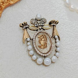 Vintage Crystal and Imitated Pearl COAT of ARMS Brooch Cameo Pin Jewelry