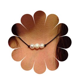 Allereya Triple Pearls Choker Necklace Black Leather Cord Necklace Pearl Beaded Choker Necklace Pearl Leather Necklace Jewelry for Women and Girls (Triple Pearls)