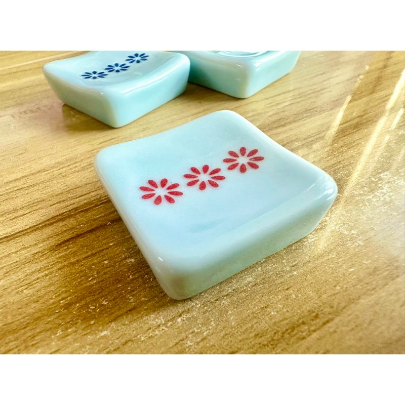 speed mao Cute Dog Dog Ceramic Chopsticks Rest Caratry Set