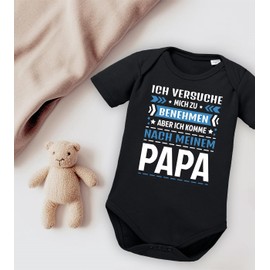 OM3® Baby Bodysuit with Saying "Ich versuche mich zu benehmen, aber ich komme nach meinem Papa - Short-Sleeved Baby Bodysuit - Organic Cotton - Girl Boy, black