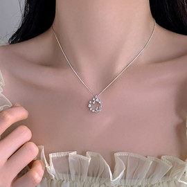 TseenYi Crystal Flower Necklace Silver CZ Floral Circle Necklace Sparkling Rhinestone Necklace Mini Cubic Zirconia Choker Necklace Bridal Necklace Chain Jewellery for Women and Girls Gifts