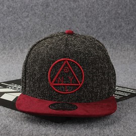 Belsen women’s triangle patterned baseball cap. - Black