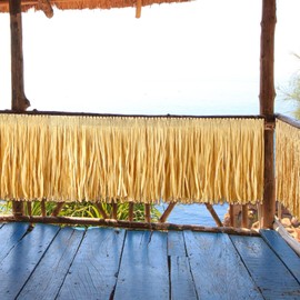 Raffia Brown Grass Table Skirt with Colorful Hibiscus Tropical Luau Table Skirt Tiki Party Decorations Hawaiian Table Skirt Party Fringe Table Skirt for Summer Beach Parties, 158 Inches x 12 ft