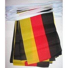 AZ FLAG - Fahnenkette Deutschland 4 Meter Mit 20 Flaggen - 15x10 cm - Deutsche Girlande Flaggenkette 10 x 15 cm