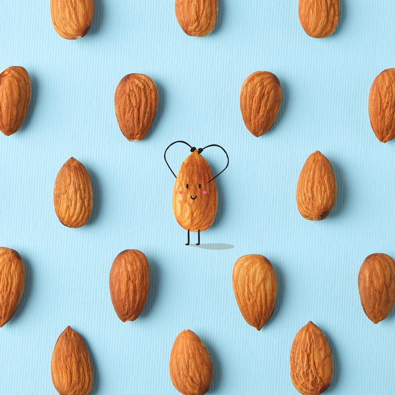 Yupik Raw California Almonds, NPX 25/27, 2.2 lb (35.2 oz),