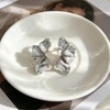 Enrwin Chunky Statement Sectored Flower Leaf Shell Angel Wing Clip