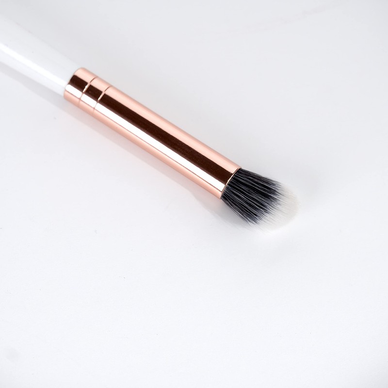 Brushworks Highlight and Contour Brush, White/Gold, 100 g
