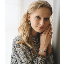 Yiyang Inspirational Gift for Friends Women Christian Bracelet Engraved Jesus Christ Bible Verse Jewelry for Sister Graduate A Friend Loves At All Times