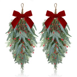 2 guirnaldas de lágrima de Navidad de 24 pulgadas de hojas de eucalipto artificiales de lágrima para gabinete de cocina con cinta, piñas, bayas rojas, guirnaldas colgantes de Navidad para Navidad