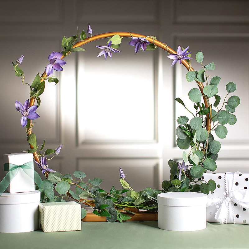 Fun Express 27" Round Centerpiece Gold Plastic Tabletop Frame Decoration