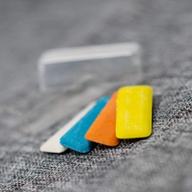 Korbond 190012 Tailors Set – 4 Coloured Chalks Plus Reusable Storage Case – Sewing and Crafting Essential, Yellow