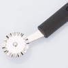 Westmark Teigrad/Gewelltes Schneidrad, ø 3,6 cm, Länge: 17,6 cm, Rostfreier