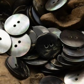 20 Stück echte natürliche schwarze Perlmuttknöpfe, 2 Löcher, echte schwarze Mop-Knöpfe für Damen und Herren, Hemden, Kleider, Poloröcke, Nähen, DIY (Schwarz, 10 mm)