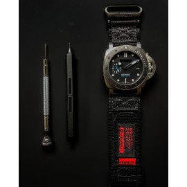 HEMSUT Wide Nylon Sports Bracelet with Metal Clasp, Quick Release System 20 mm/22 mm for Outdoor Smartwatches, Size S/M (16-23 cm Wrist), 6 Colours & Flag Design, Nylon, No Gemstone