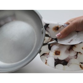Andreas Silicone Garlic 8" Non-Slip Trivet/Pot Holder – Cotton Fabric Encapsulated in Silicone – Heat Resistant to 600°F – Flexible, Dishwasher Safe – Made in The USA, TR-920