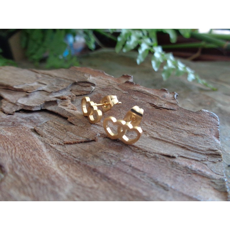 Anti-allergic open hearts in gold stainless steel studs, gold earrings,