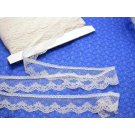 Unbranded Scalloped Lace 1 1/2" (38mm) Floral  Ecru 50 Yards soft
