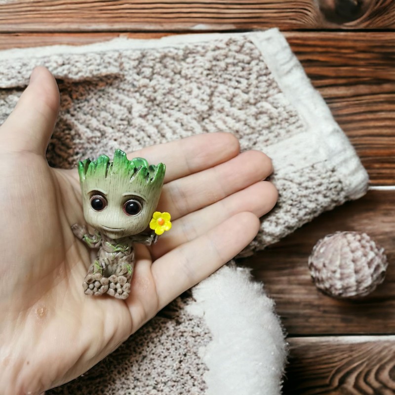ZEshops Mini Groot Figurine Miniature Model Home Accessories Decompression Artefact