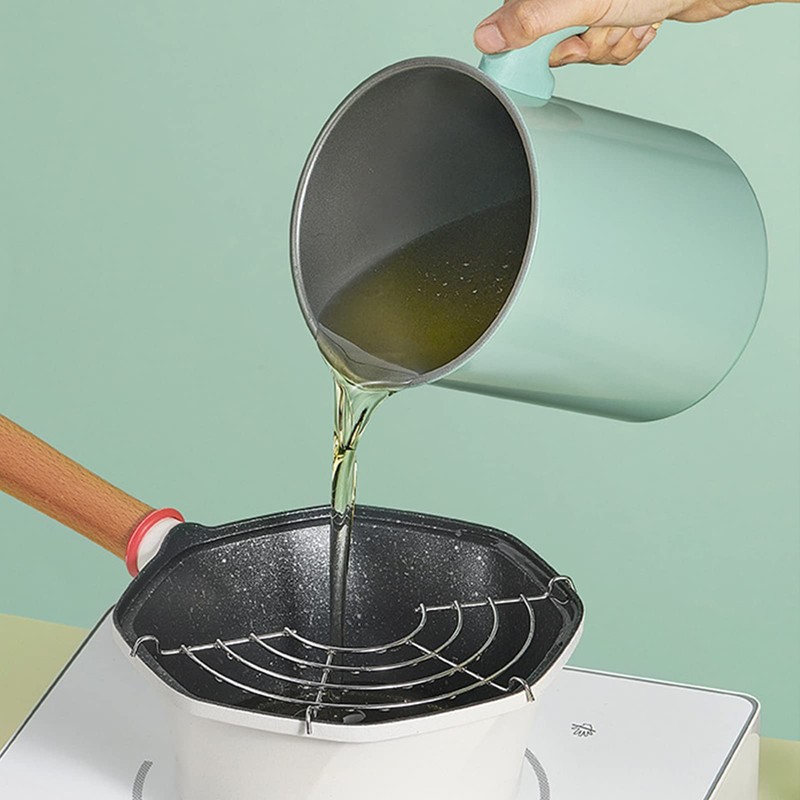 Bacon Grease Container with Strainer, 1.4L Oil Strainer Pot Iron