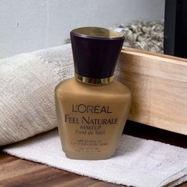 L'Oreal Feel Naturale Makeup Caramel Beige As pictured 1.12 oz Discontinued Rare