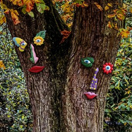 Midogaigai Tree Faces Decor Outdoor,Funny Tree Faces Sculpture,Colorful Fence Decorations Outdoor,Suitable for Yard and Garden Art Decor,Ideal (Colorful Leaves&Colorful Butterfly)