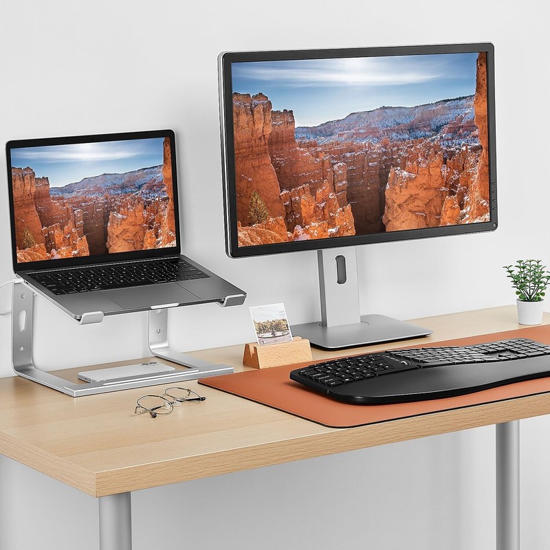 Staples TECH Adjustable Aluminum Laptop Stand ST62653 – 11"–17" Compatibility,