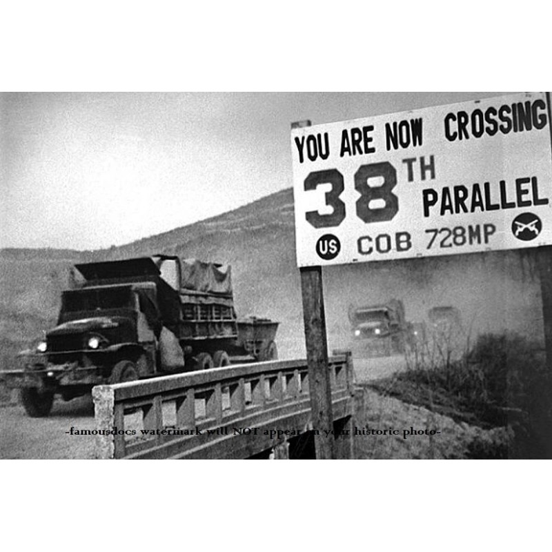 Korean War PHOTO U.N. Forces Cross 38th Parallel Retreat Army