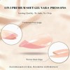 Uñas francesas cortas almendradas, rosa claro con base nude natural,
