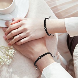 Initial Armband für Damen Herren, Handgefertigte Verstellbarer A-Z Buchstabe Geflochtenes Armband mit Herz Personalisierte Geschenke für Valentinstag Muttertag Geburtstag Abschluss (C, Black)