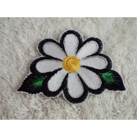 Handmade Daisy Flower 3-1/2" Embroidery Iron-on Custom Patch (E37)