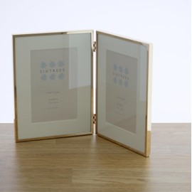 Sixtrees Park Lane 275346D(MIF) Polished Gold Metal Folding 4 x 6 inch Photo Frame with Mount - Complete with microfibre polishing cloth.