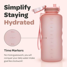 Hydracy - Botella de agua con marcador de tiempo, botella grande de medio galón de 64 onzas, sin BPA y manga sin sudor, botella de gimnasio a prueba de fugas con colador de infusor de frutas y tiempos