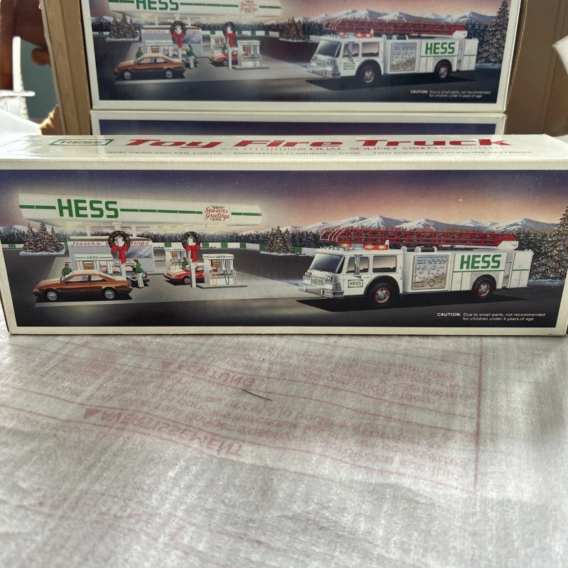 Hess Vintage 1989 Fire Truck Bank w/Lights, Flashers & Dual
