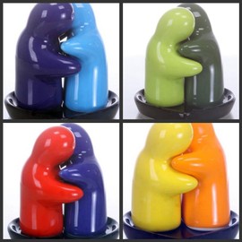 Salt and Pepper Shaker Set Friends (Blue/Red) with Black Heart Coaster