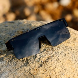 TIANYESY Polarized Sunglasses Fit Over Glasses Trendy Square Sunglasses Wear Over Glasses UV Protection (Black frame/gray lens)