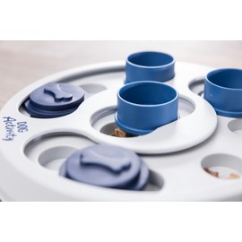 TRIXIE Dog Activity Flip and Fun Strategy Game, Ø 23 cm, 0.46 kg, white/blue
