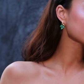 Yheakne Vintage Emerald Drop Earrings Emerald Crystal Leaf Earrings Cz Green Rhinestone Leaf Dangle Earrings Bridal Emerald Leaf Earrings Jewelry for Women and Girls
