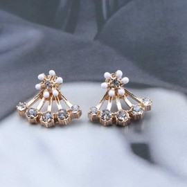 Cimenexe Bohemian Daisy Flower Ear Jacket Earrings Gold Crystal Flower Studs Earrings Rhinestone Flower Earrings Two Ways Front Back Earrings Jewelry for Women and Girls Gifts