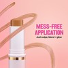 Maquillaje en barra Revlon Glimmer Tinted Moisturizer Stick™ tono 100